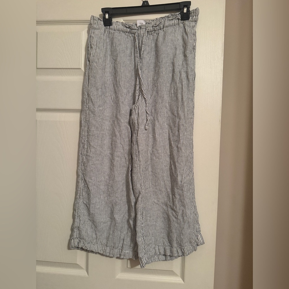 Time and Tru Black and White Striped Capri Pants